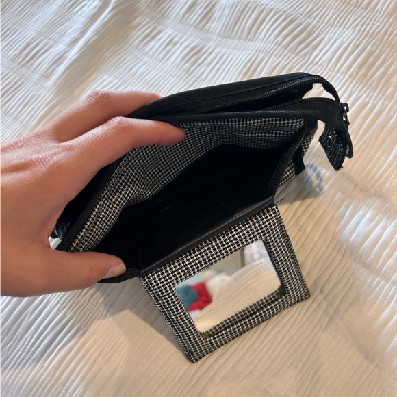 Oscar De La Renta Toiletry & Cosmetic Bag w/Mirror - Picture 5 of 6